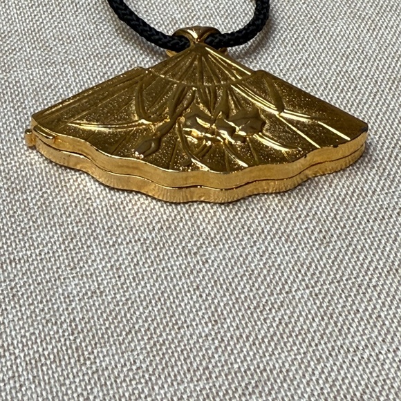 Vintage Celia Sebiri Gold Fan Locket Pendant Necklace on Cord - Picture 5 of 11